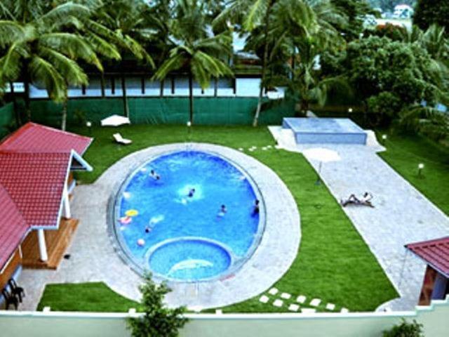 Hotel Issacs Regency à Sultan Bathery Extérieur photo
