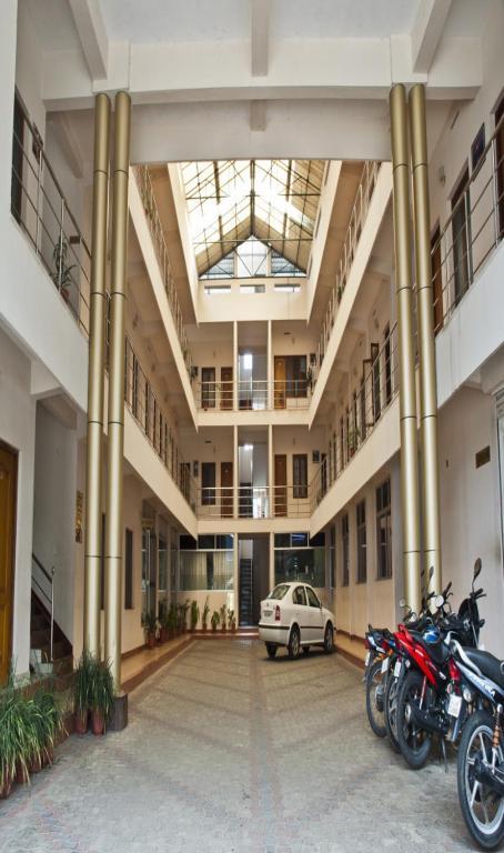 Hotel Issacs Regency à Sultan Bathery Extérieur photo